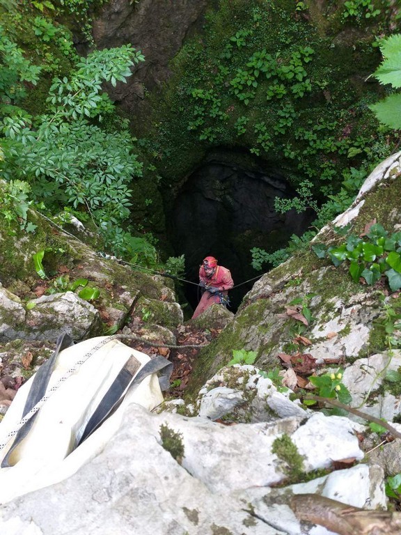 MLADI ČAKOVEČKI SPELEOLOG ILIJA JURAK Ljepota poniranja u zemljine dubine
