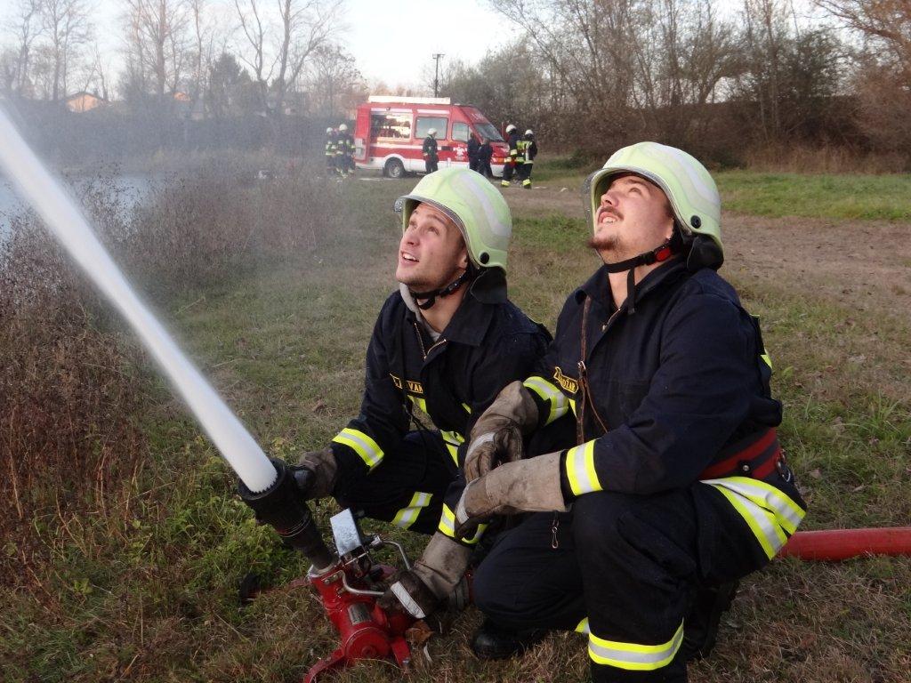 Vatrogasna vježba na obali Mičigen jezera