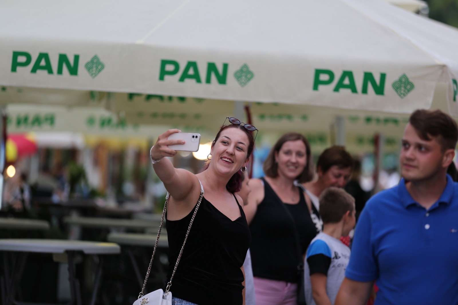 KLIKOM ISPOD KIŠOBRANA Malo kiše, malo sunca, ali centar Čakovca je ispunjen građanima