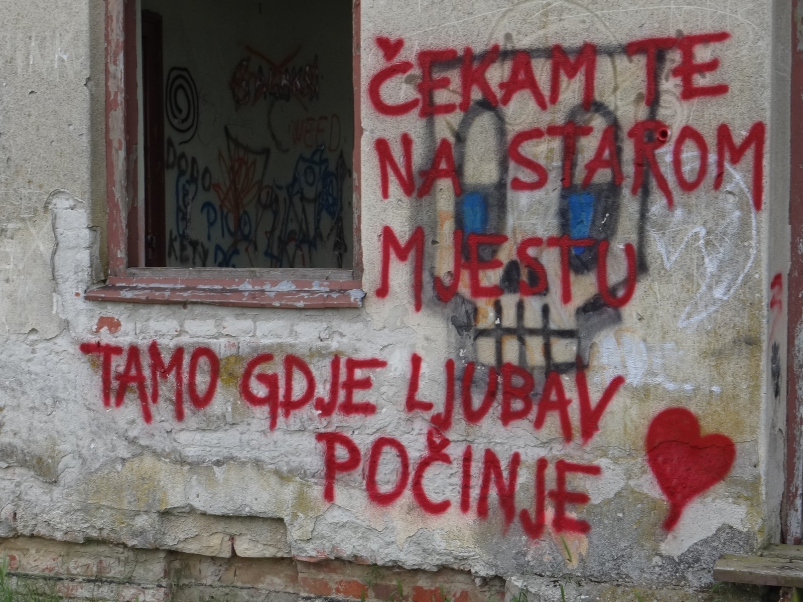 FOTO Željeznička postaja koja to nije: Vandalizam nad zapuštenom željezničkom postajom Donji Mihaljevec FOTO Željeznička postaja koja to nije: Vandalizam nad zapuštenom željezničkom postajom Donji Mihaljevec