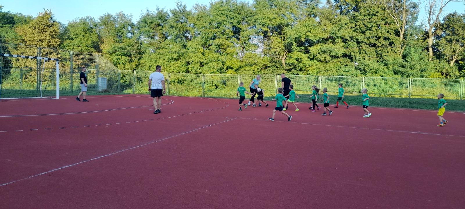 MURSKO SREDIŠĆE Treći dan Europskog dana sporta održane nogometne i košarkaška utakmica između djece i roditelja