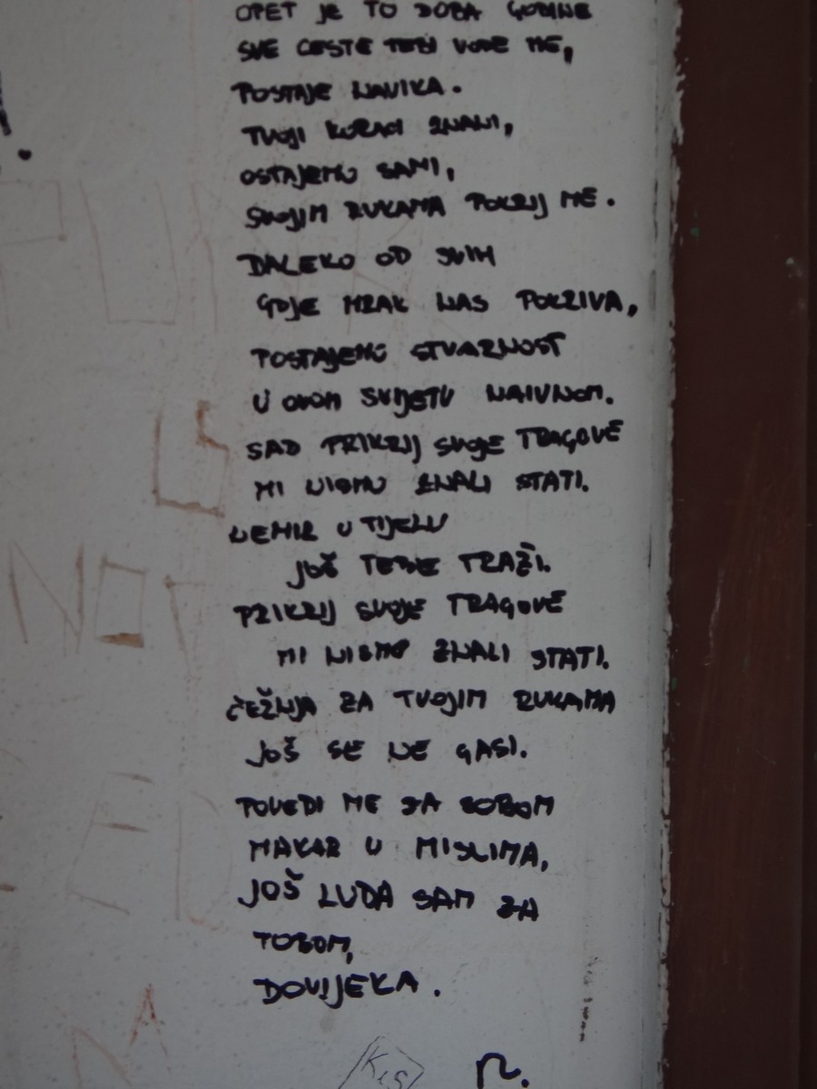 FOTO Željeznička postaja koja to nije: Vandalizam nad zapuštenom željezničkom postajom Donji Mihaljevec FOTO Željeznička postaja koja to nije: Vandalizam nad zapuštenom željezničkom postajom Donji Mihaljevec