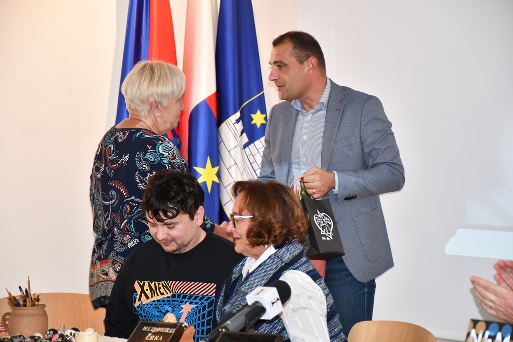 ČRNE PISANICE Predstavljeno umijeće izrade črnih pisanica, novozaštićeno nematerijalno dobro Međimurja ČRNE PISANICE Predstavljeno umijeće izrade črnih pisanica, novozaštićeno nematerijalno dobro Međimurja