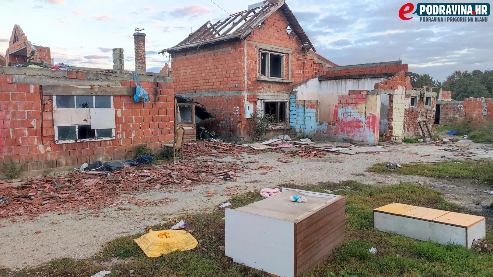 MJEŠTANIMA LAKNULO Romi iselili i sa sobom odnijeli čak i prozore, vrata, crijep…