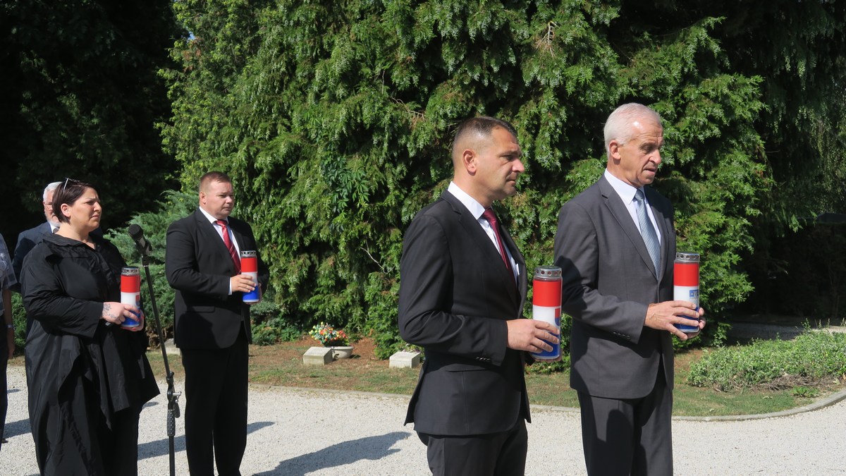 Odavanjem počasti svim poginulim i nestalim braniteljima i pripadnicima antifašističkog pokreta obilježen Dan antifašističke borbe u Međimurju Odavanjem počasti svim poginulim i nestalim braniteljima i pripadnicima antifašističkog pokreta obilježen Dan antifašističke borbe u Međimurju