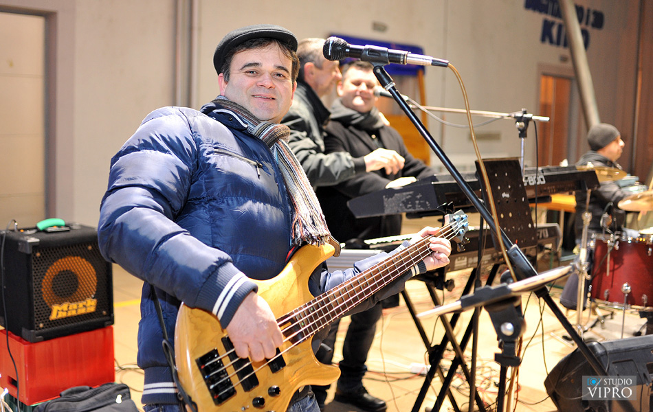 Doček u Prelogu uz vatromet, taktove valcera, šampanjac i kuhano vino