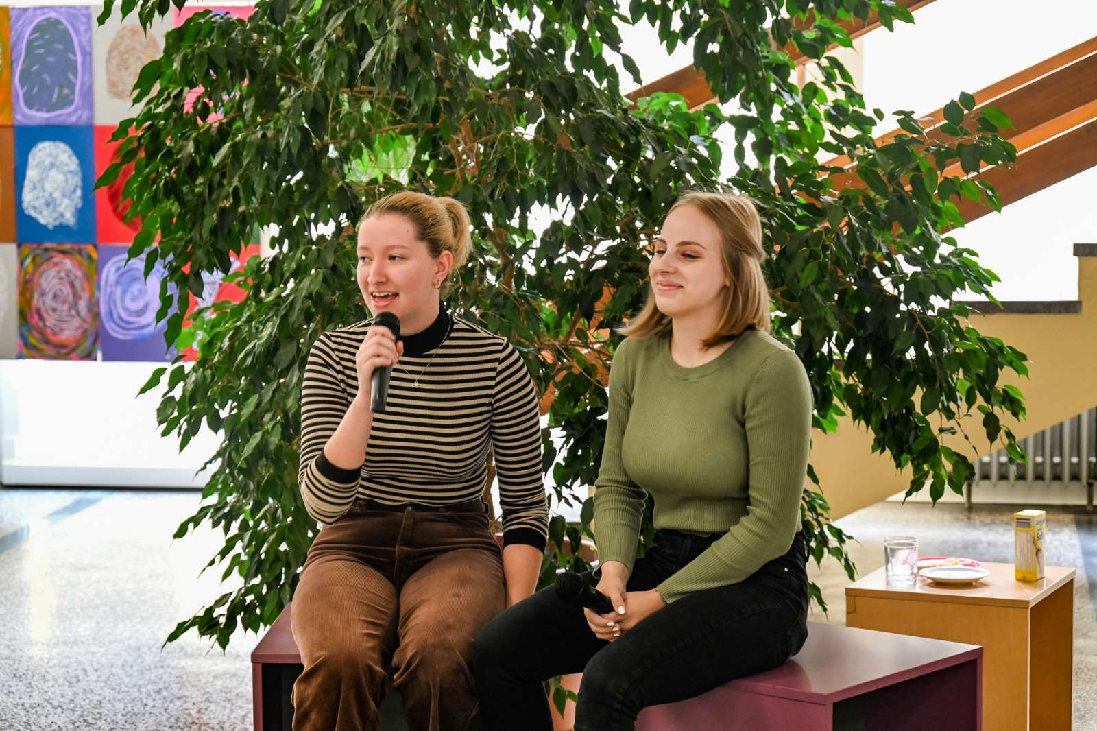 Raspjevani petak u čakovečkoj Gimnaziji – održan školski karaoke show!