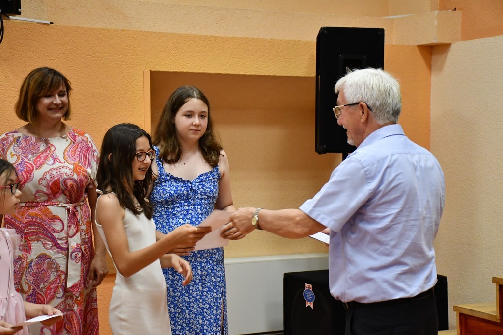 PRIJEM UČENIKA Učenici Osnovne škole Belica, sudionici županijskih i državnih natjecanja, na prijemu kod načelnika Taradija PRIJEM UČENIKA Učenici Osnovne škole Belica, sudionici županijskih i državnih natjecanja, na prijemu kod načelnika Taradija