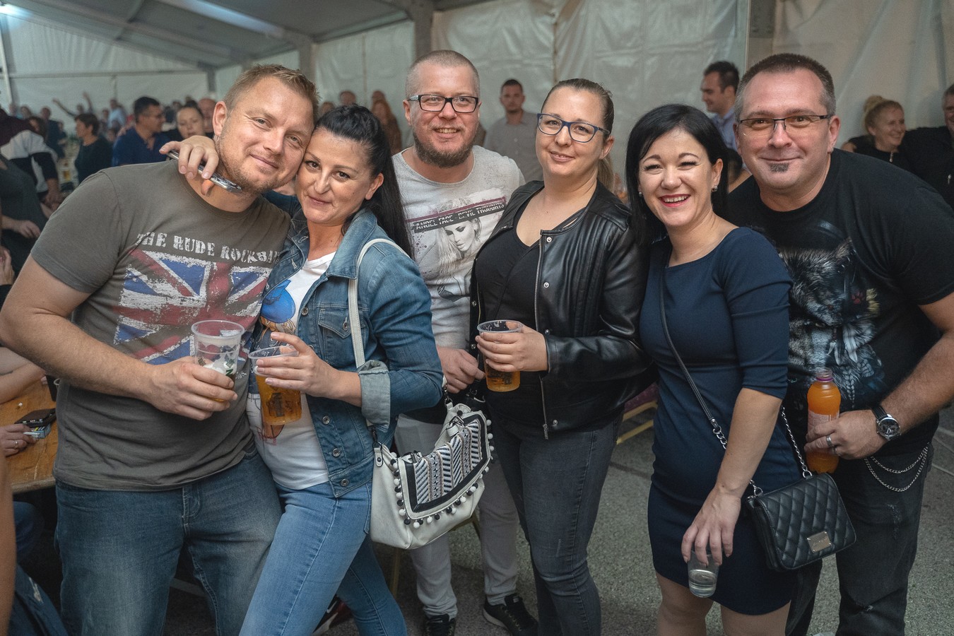 Odlična atmosfera u Kotoribi: Željko Bebek raspjevao publiku u prepunom šatoru