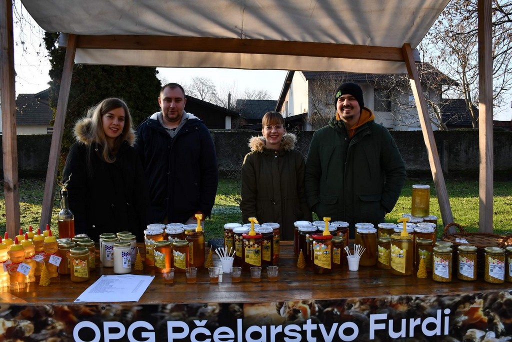 Prvi Božićni sajam u Pribislavcu naišao na odličan odaziv