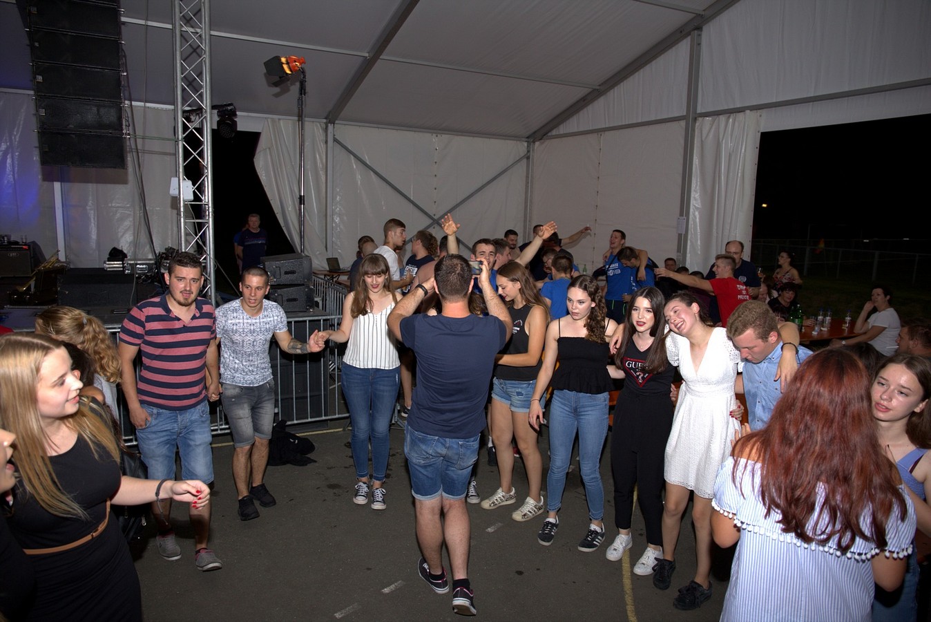 Mejaši rasplesali brojnu publiku u Palovcu