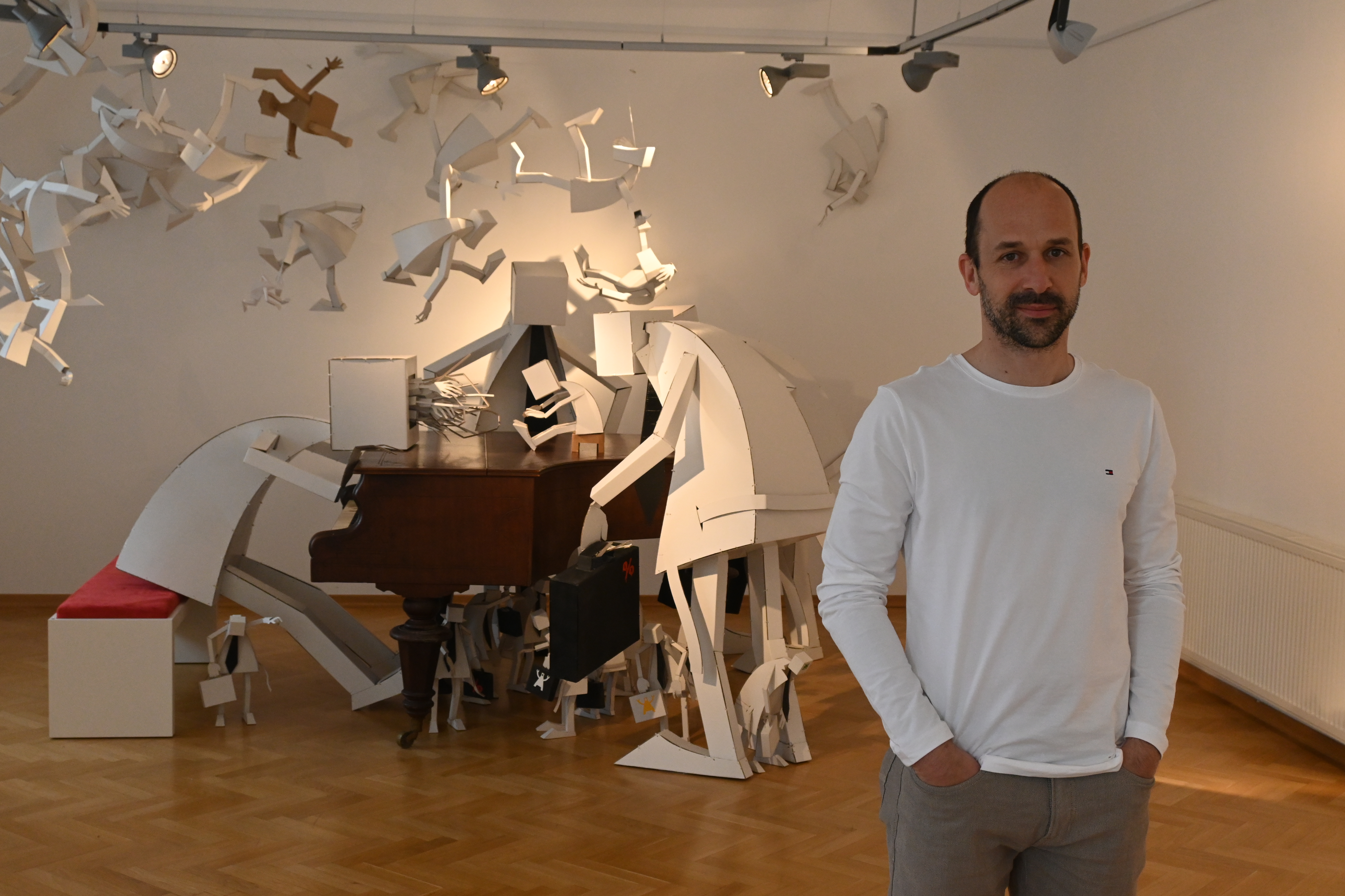 PRELOG Otvorena samostalna izložba ‘Papirnata energija’ akademskog umjetnika Marka Zubaka PRELOG Otvorena samostalna izložba ‘Papirnata energija’ akademskog umjetnika Marka Zubaka