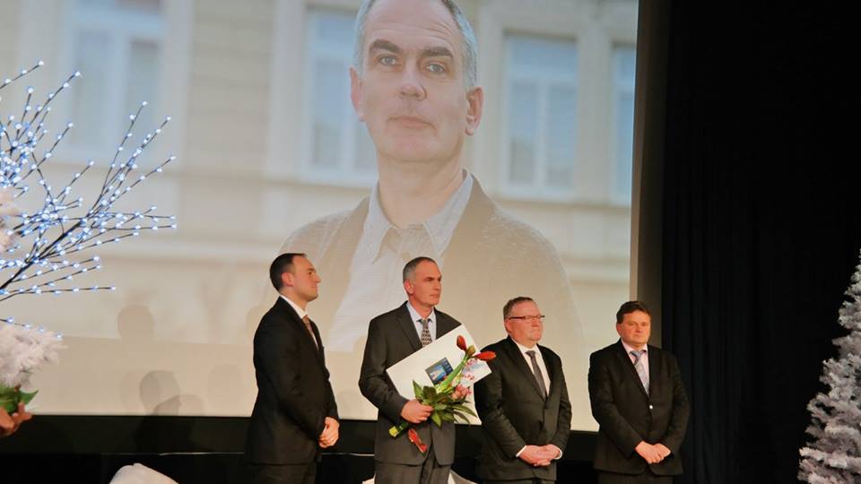 1070221710168806149944127294913