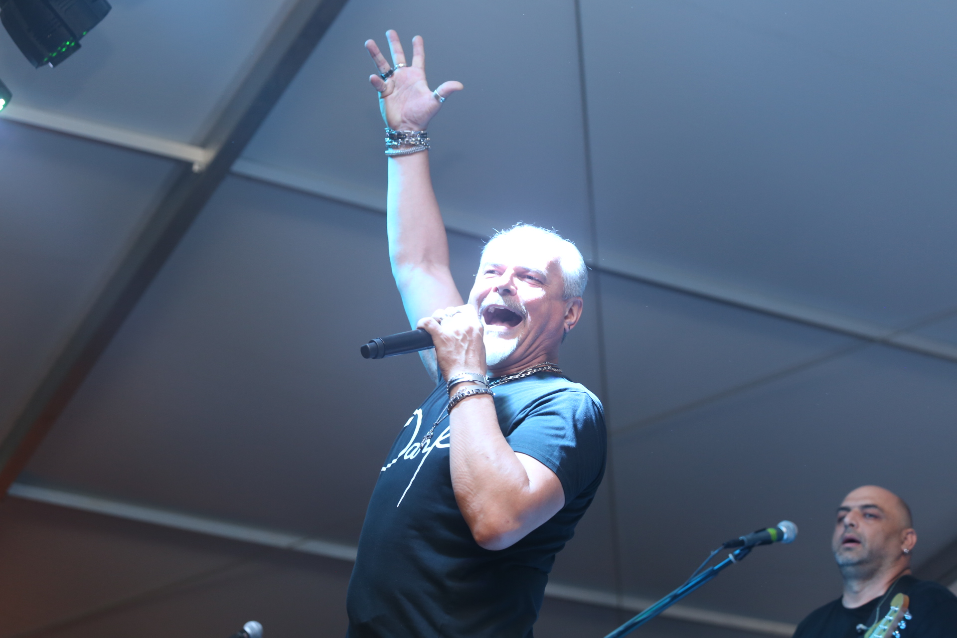 LJETO UZ MURU Pero Galić i Opća opasnost svojim hitovima oduševili publiku u Murskom Središću LJETO UZ MURU Pero Galić i Opća opasnost svojim hitovima oduševili publiku u Murskom Središću