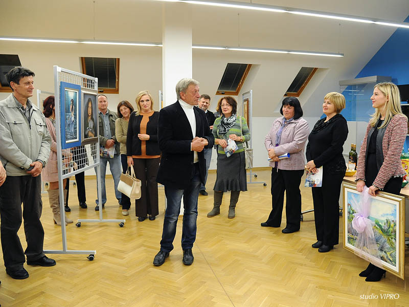 319613491dsc6627708483