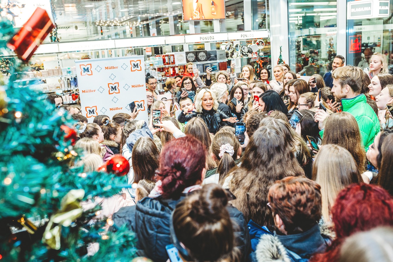 Maju Šuput u Galeriji Sjever dočekali brojni obožavatelji