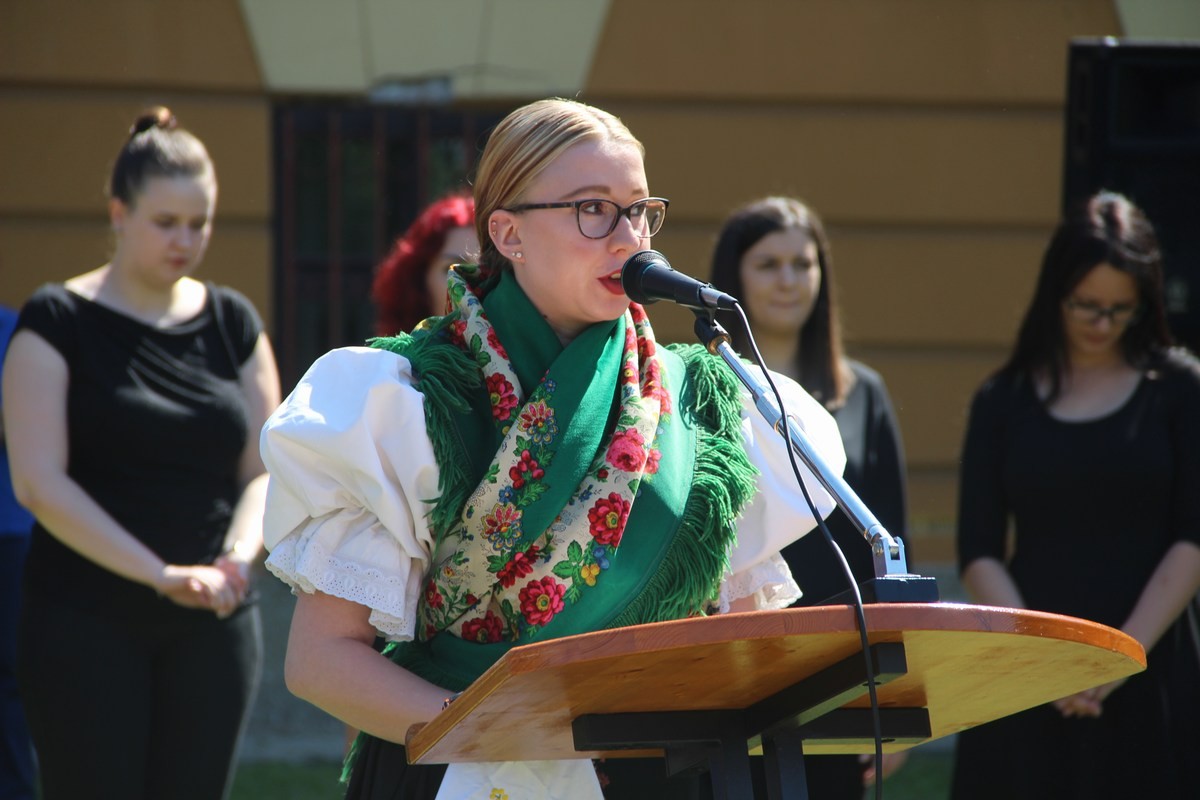 Ispred Učiteljskog fakulteta postavljena glazbena klupa posvećena međimurskoj popevki