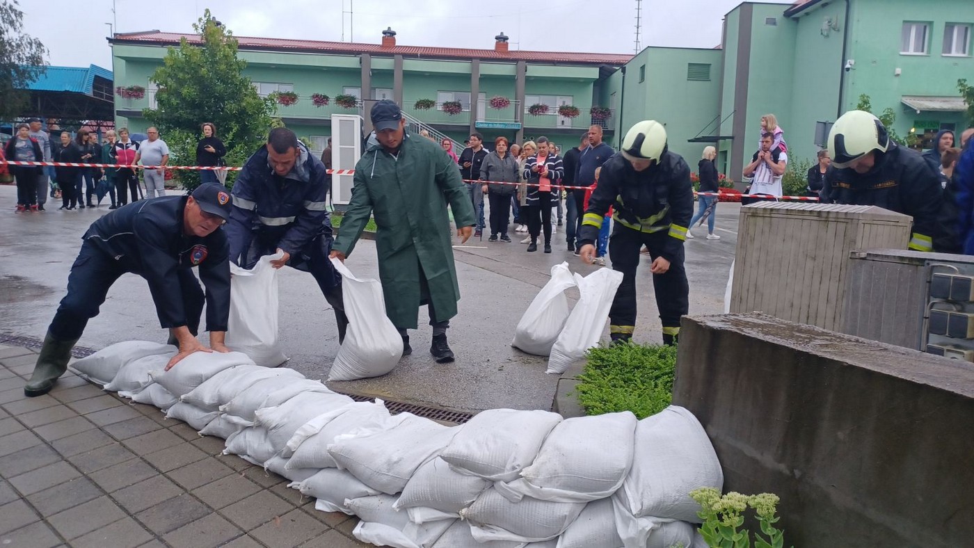 MURSKO SREDIŠĆE Gradonačelnik Srpak: ‘Nadamo se najboljem, ali pred nama je duga noć’ MURSKO SREDIŠĆE Gradonačelnik Srpak: ‘Nadamo se najboljem, ali pred nama je duga noć’