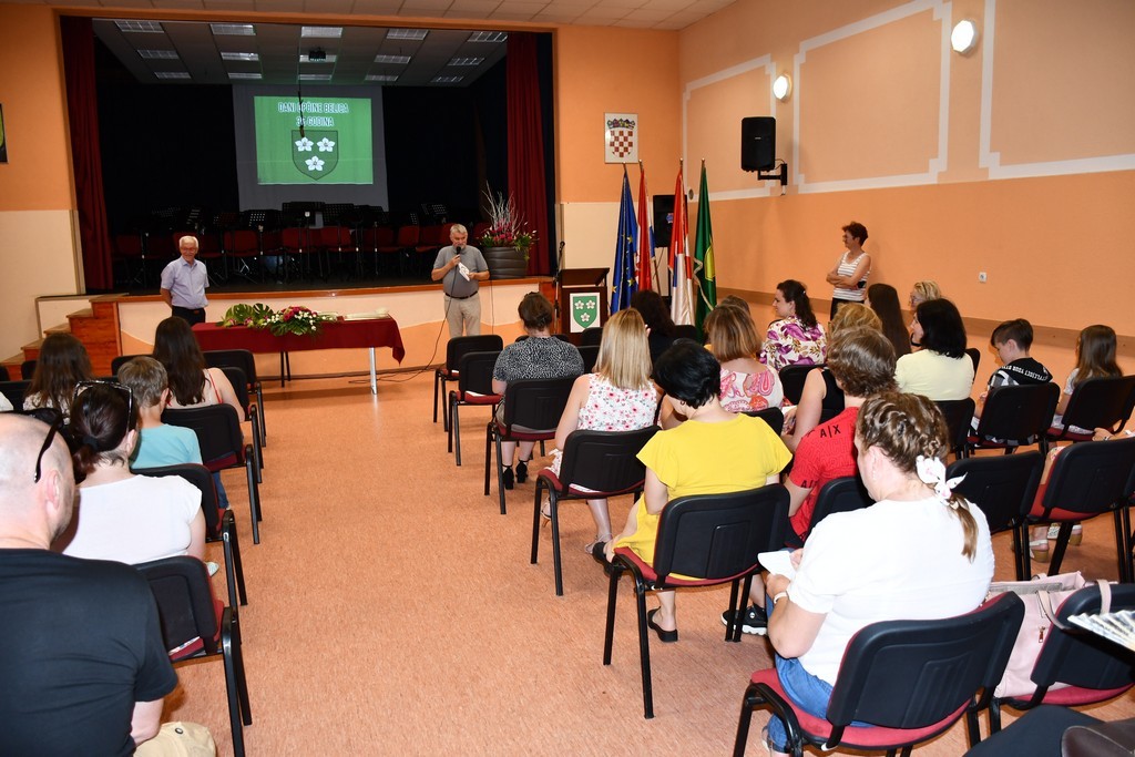 PRIJEM UČENIKA Učenici Osnovne škole Belica, sudionici županijskih i državnih natjecanja, na prijemu kod načelnika Taradija PRIJEM UČENIKA Učenici Osnovne škole Belica, sudionici županijskih i državnih natjecanja, na prijemu kod načelnika Taradija