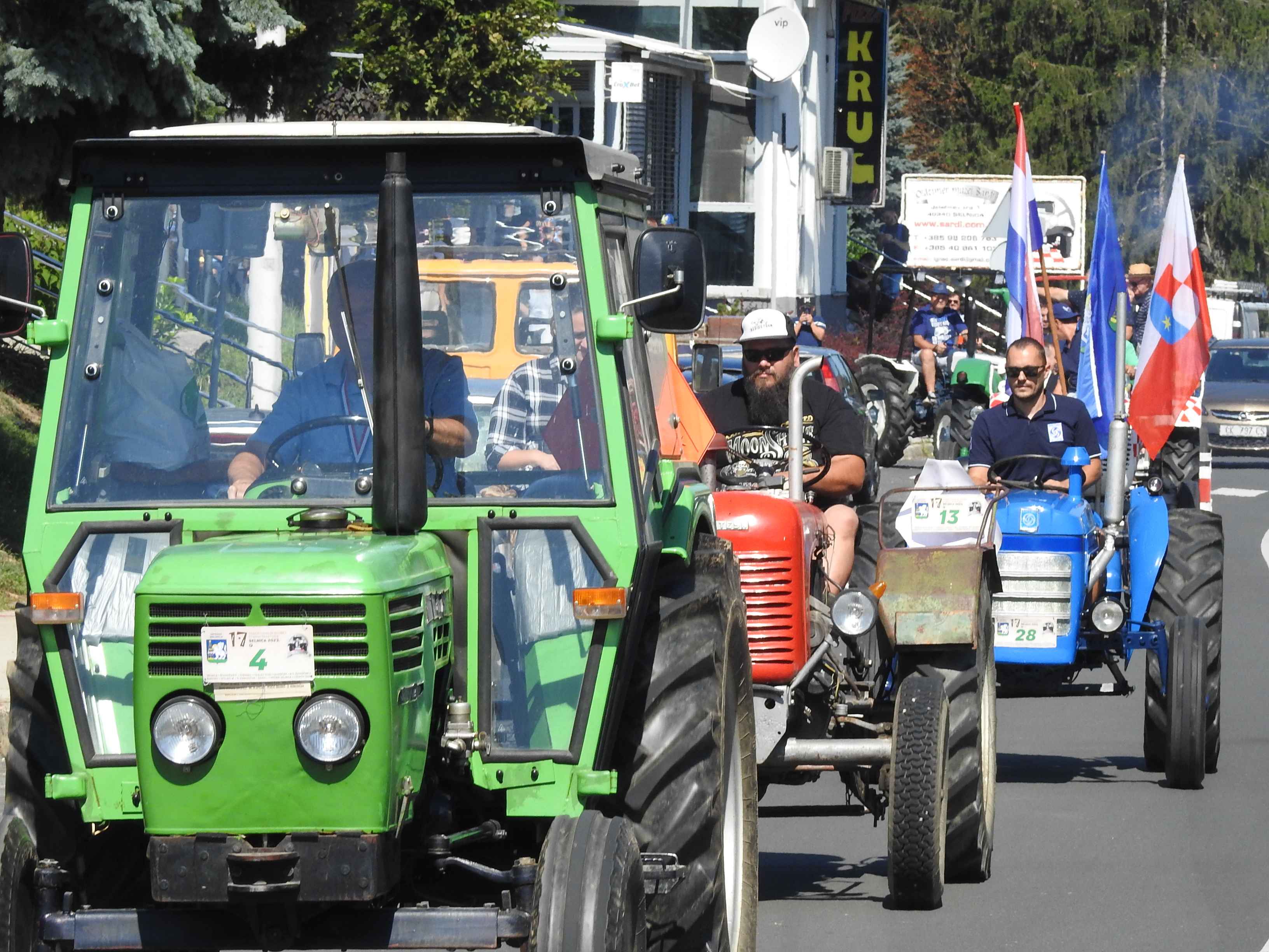 SELNICA Pogledajte kako je bilo na 17. susretu starih traktora