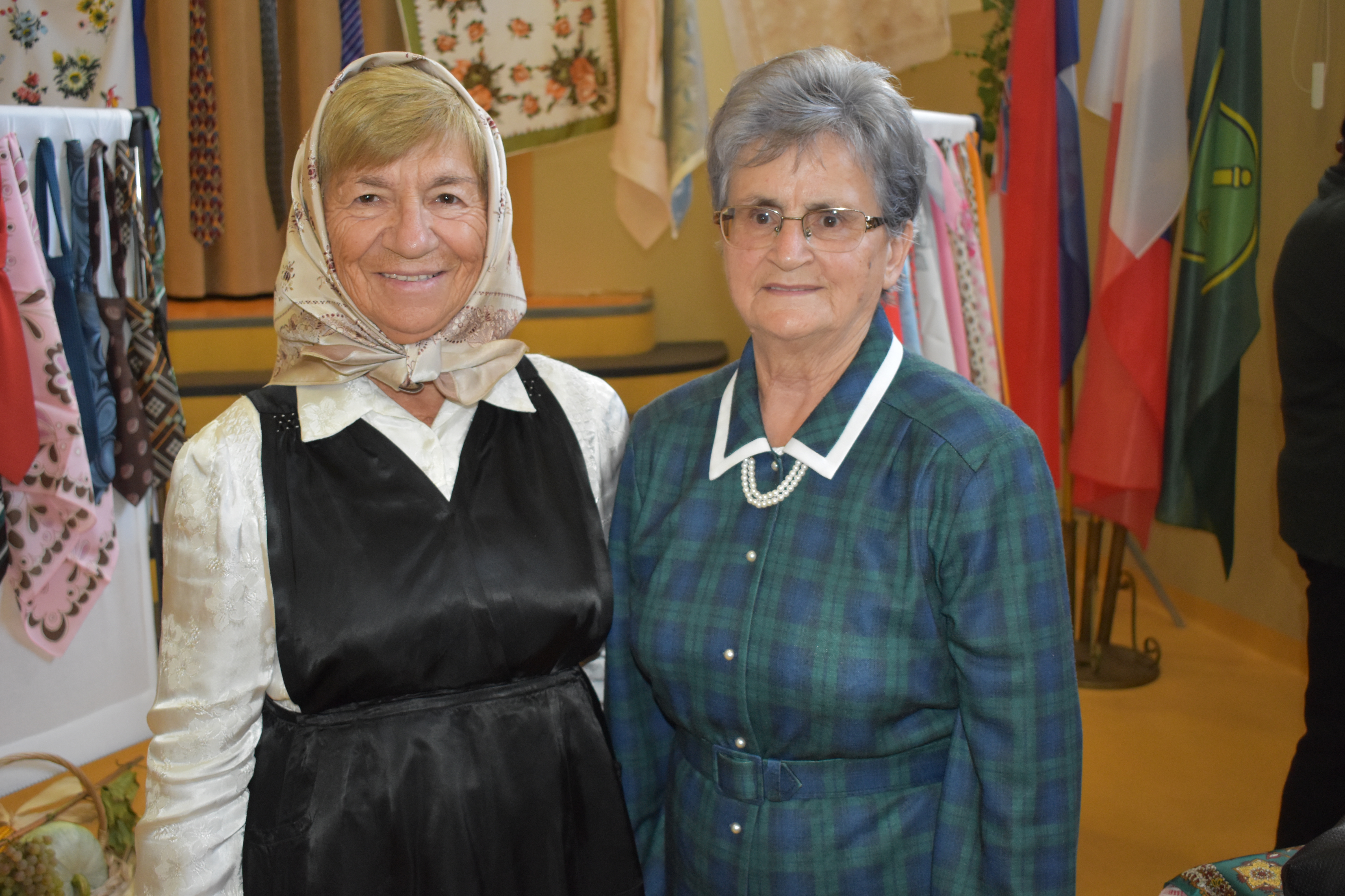 Izložba marama i kravata u Domašincu