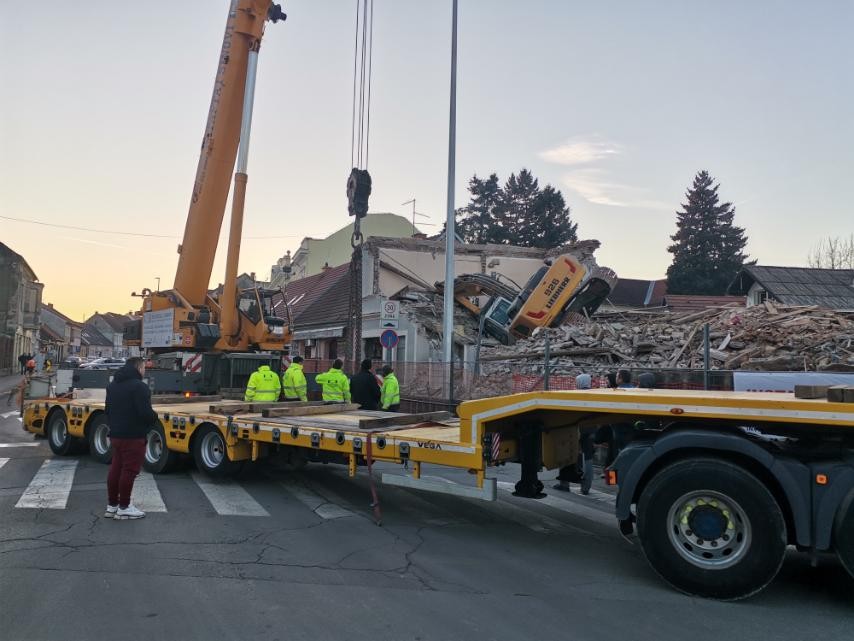 FOTO U tijeku je izvlačenje bagera u Čakovcu