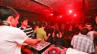 slika0001 Podroom (Subota, 17.11. – Pop Mash & House Smash – DJ Nixou)