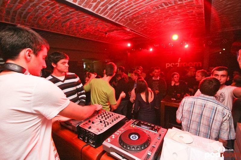 slika0001 Podroom (Subota, 17.11. – Pop Mash & House Smash – DJ Nixou)