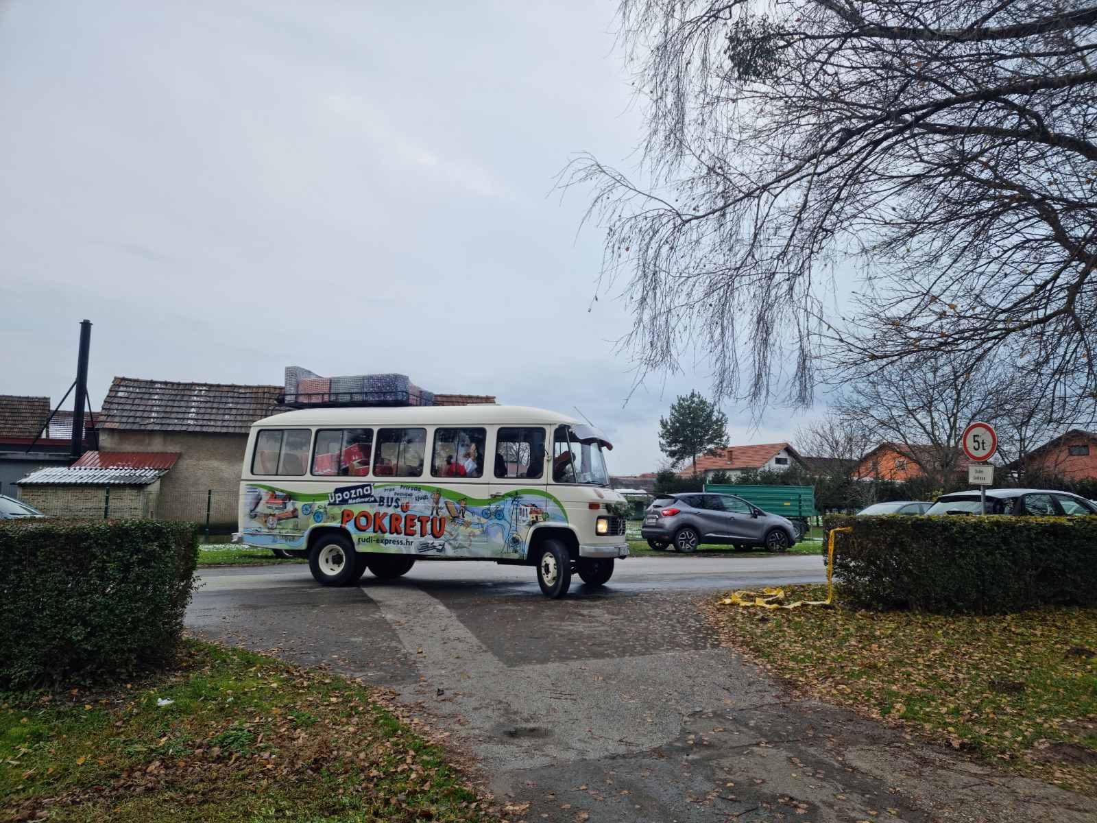 Dodjela slatkih paketa u Ivanovcu