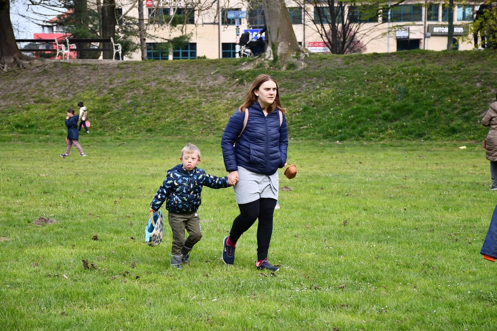 VIDEO I FOTO Potraga za uskrsnim jajima u Perivoj Zrinskih privukla mnoštvo mališana