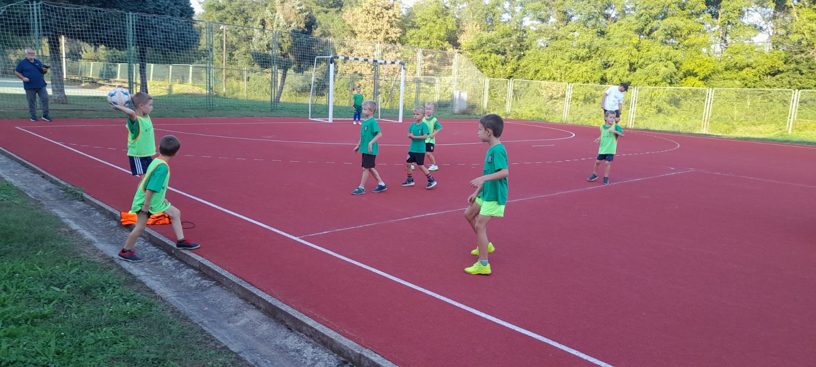 MURSKO SREDIŠĆE Treći dan Europskog dana sporta održane nogometne i košarkaška utakmica između djece i roditelja