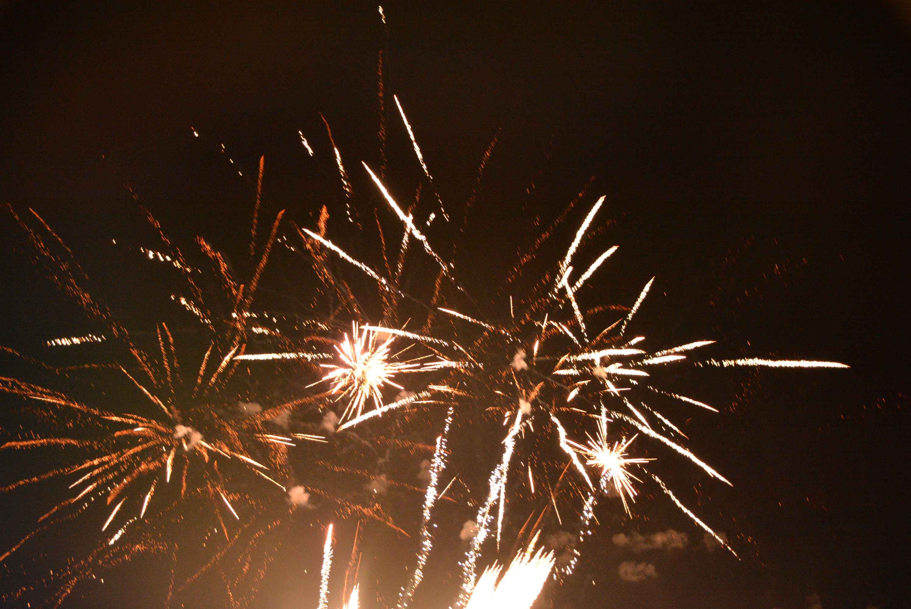 FOTO/VIDEO Čakovec veselo proslavio dolazak 2024. uz ritam ‘Noćne smjene’ i puni trg