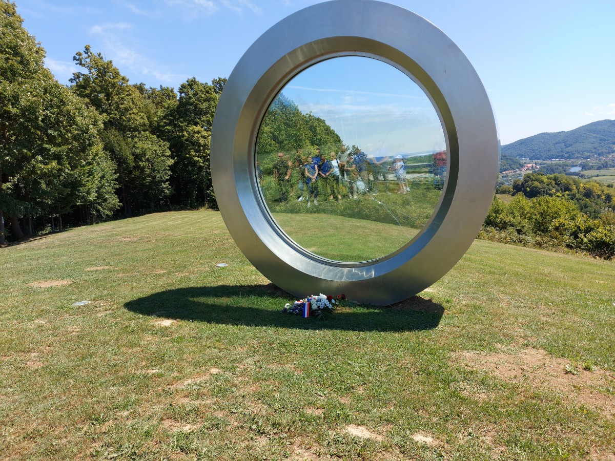 FOTO Društvo ‘Veteran’ povodom Oluje obišlo donje Pounje gdje je ratovalo prije 26 godina