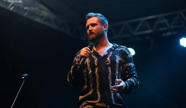 Mladi glazbenik i kantautor Matija Cvek raznježio i oduševio publiku u Čakovcu Mladi glazbenik i kantautor Matija Cvek raznježio i oduševio publiku u Čakovcu