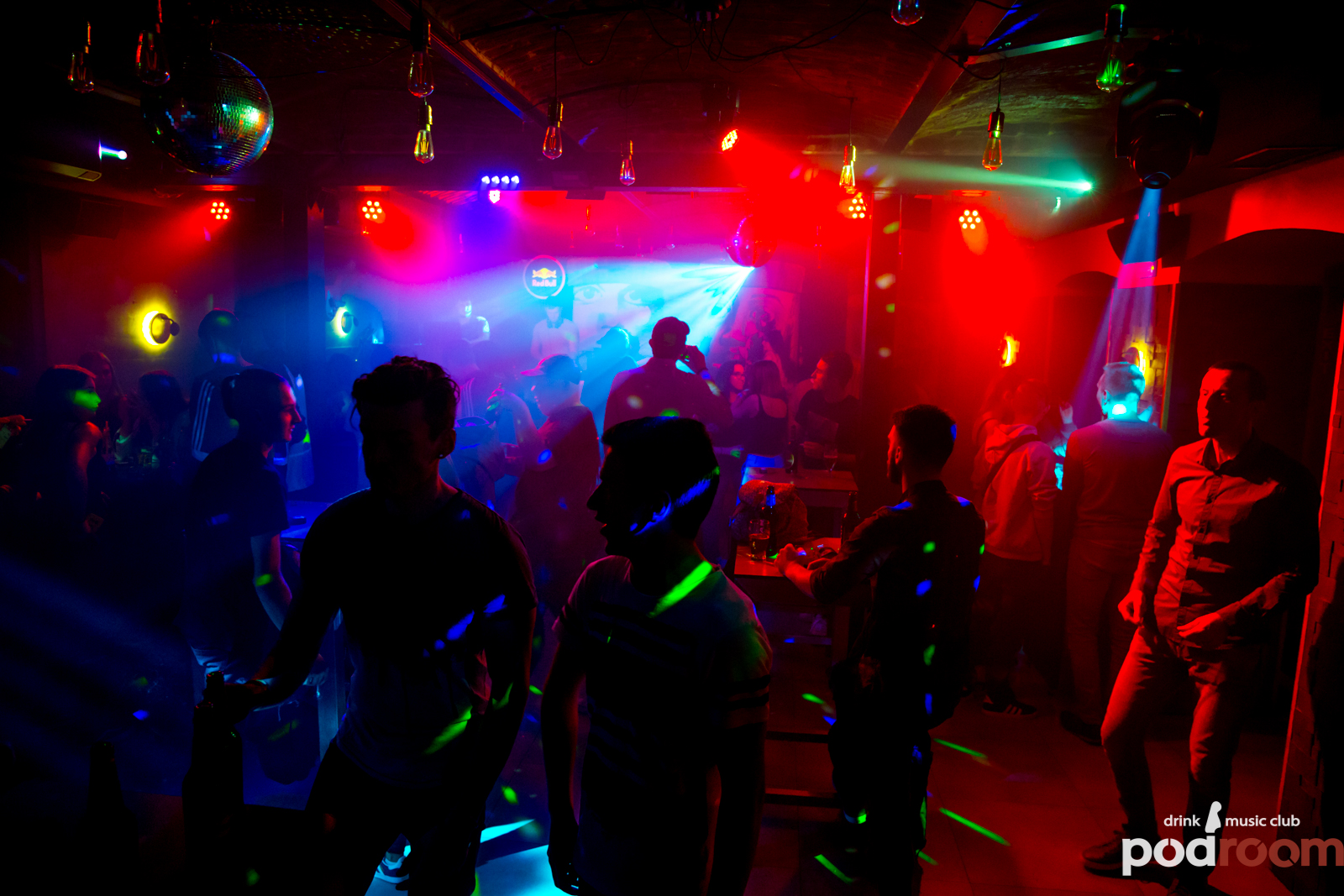 Podroom clubbing – DJ Yakka