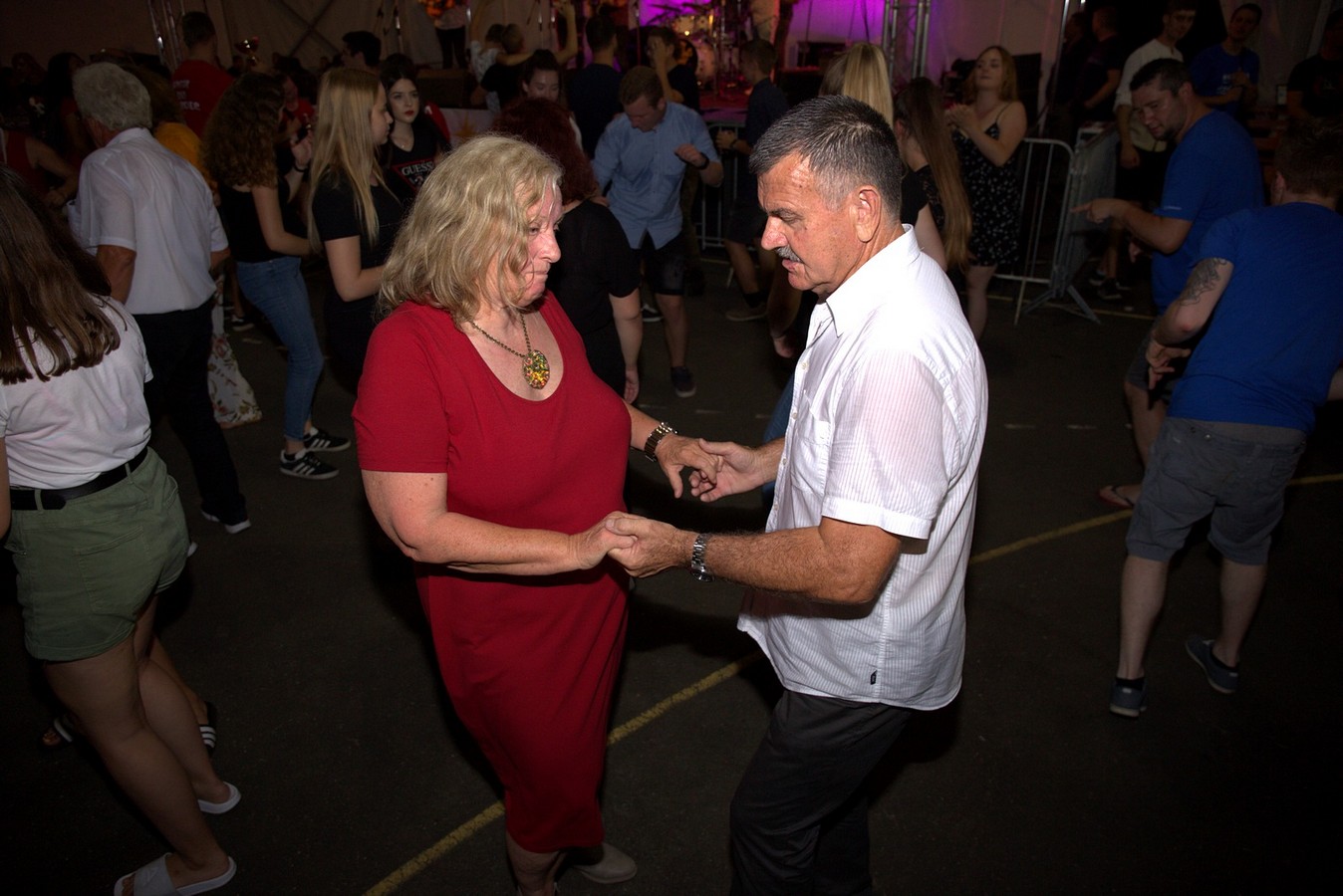 Mejaši rasplesali brojnu publiku u Palovcu