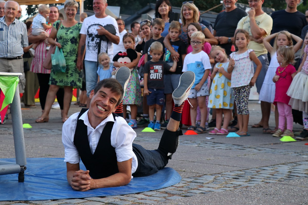 FOTO Prvi dan Porcijunkulovog započeo spektakularnim artističkim showom – “Dangerous Show” Cirkerosa Cirkusa