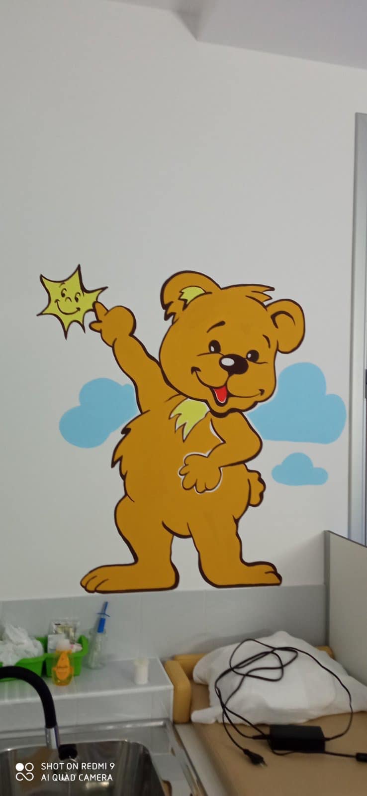 Učenici s profesoricom Rusom Trajkovom oslikali sobe na čakovečkoj pedijatriji