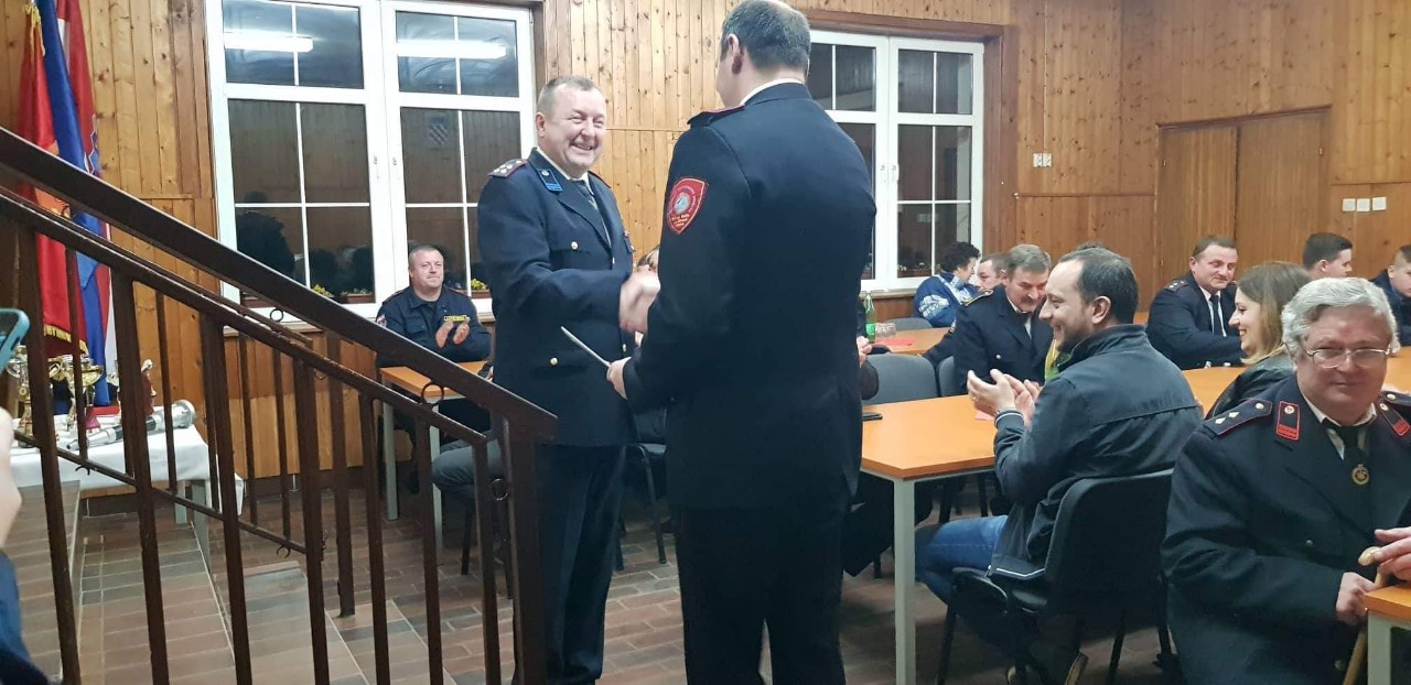 DVD NOVO SELO Održana izvještajna skupština: Spomenicu za 50 godina rada primio Nikola Đorđević DVD NOVO SELO Održana izvještajna skupština: Spomenicu za 50 godina rada primio Nikola Đorđević