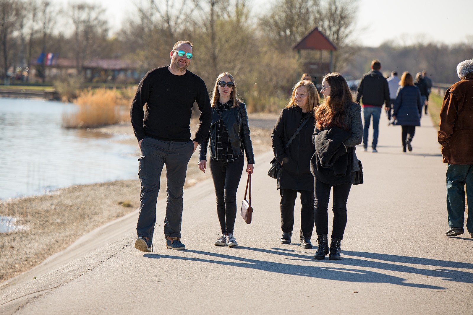 KLIKOM PO MARINI Suncem okupana Marina danas je bila prepuna ljudi!