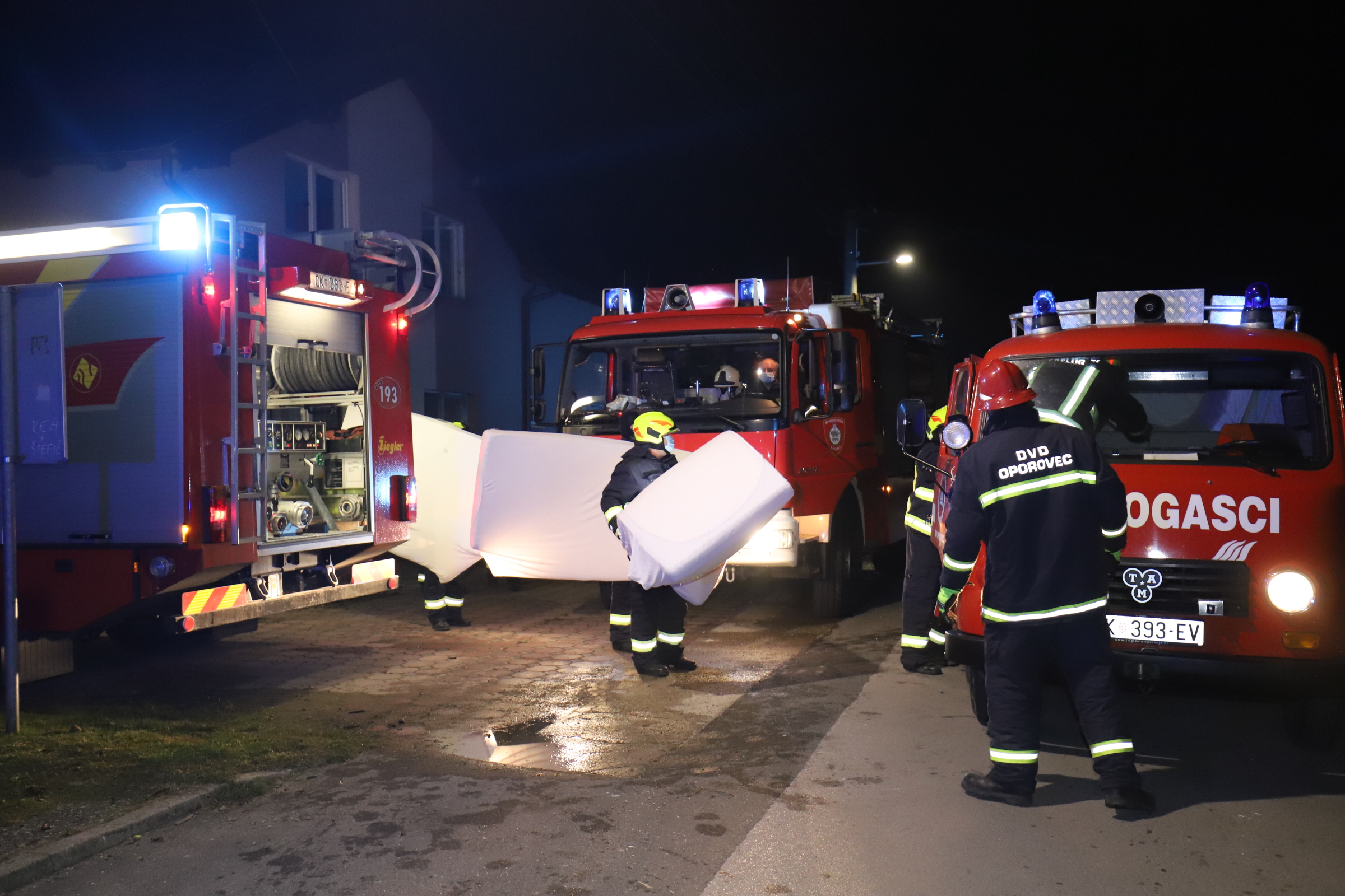 Požar staračkog doma u Otoku: Vatrogasci evakuirali 17 štićenika!