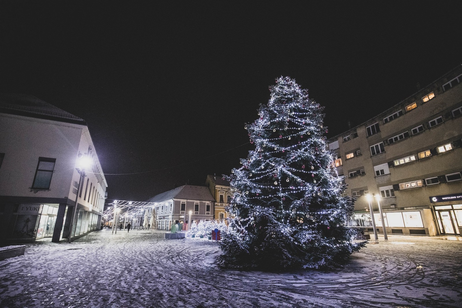 Mališani uživali u sanjkanju, snježna dekoracija centru Čakovca dala posebnu čar