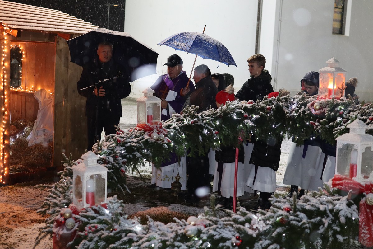 SVETI MARTIN NA MURI Paljenjem prve adventske svijeće započelo je najradosnije doba u godini