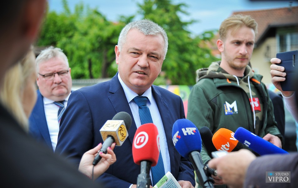 NA POTPISIVANJU UGOVORA I MINISTRI Kroz 18 mjeseci dvadesetak stanova u Prelogu