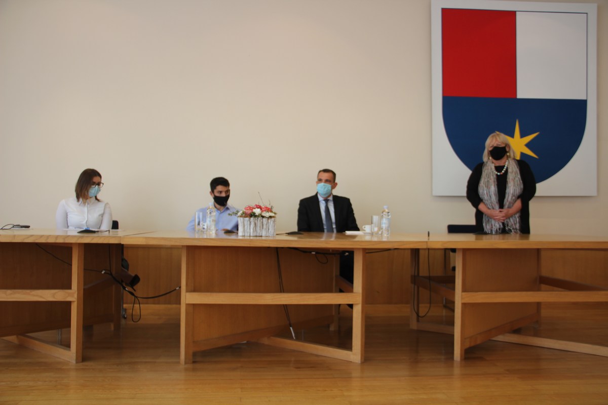 Župan Posavec pohvalio maturante, pripadnike romske nacionalne manjine