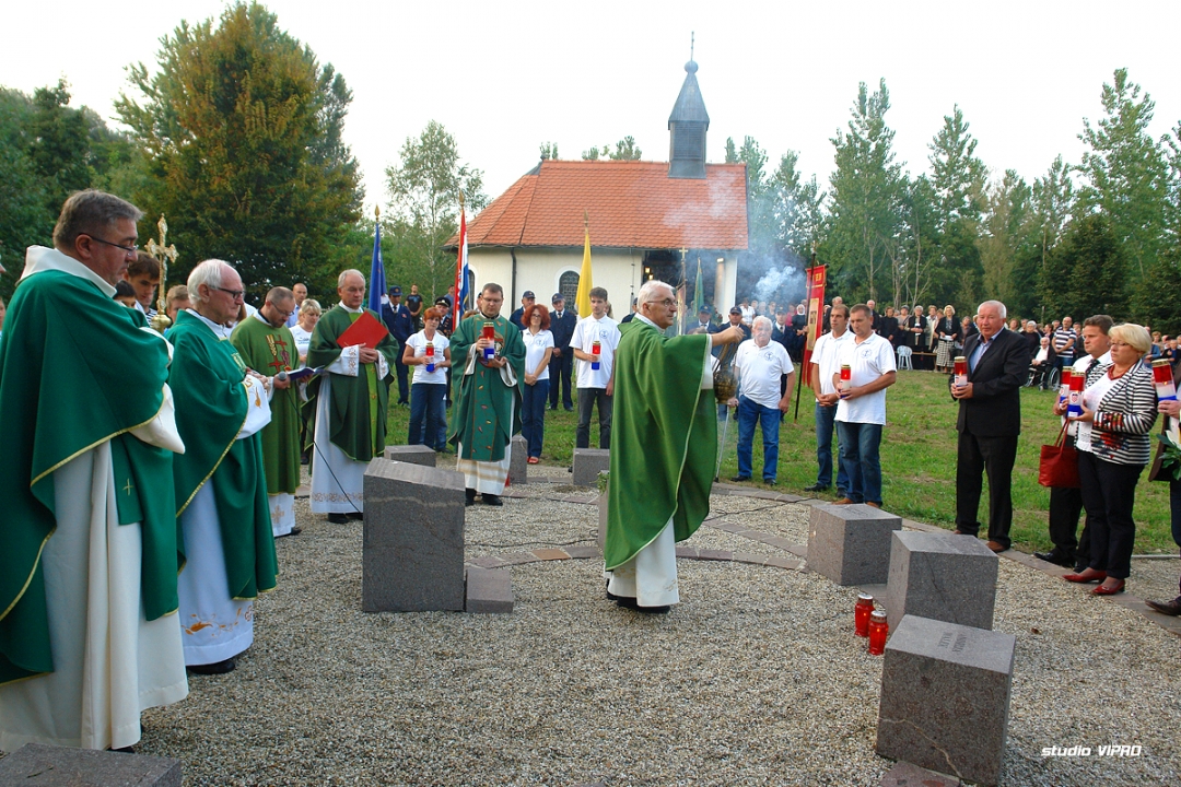 309012992dsc03318818623