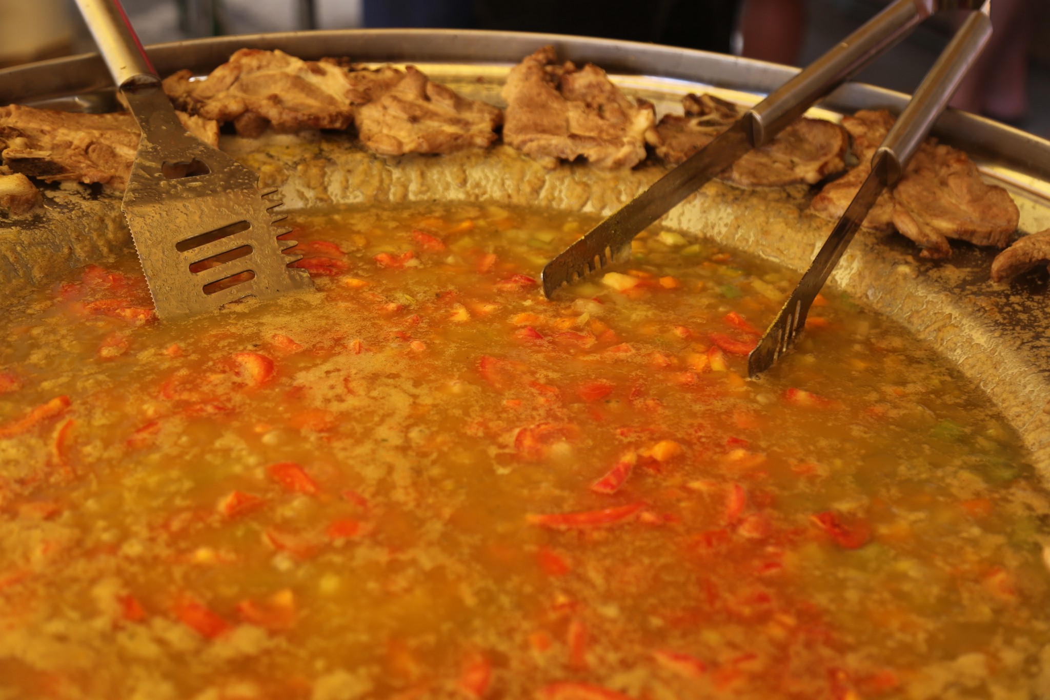 Miris ‘grofovske kotlovine’ u subotu se širio Pribislavcem