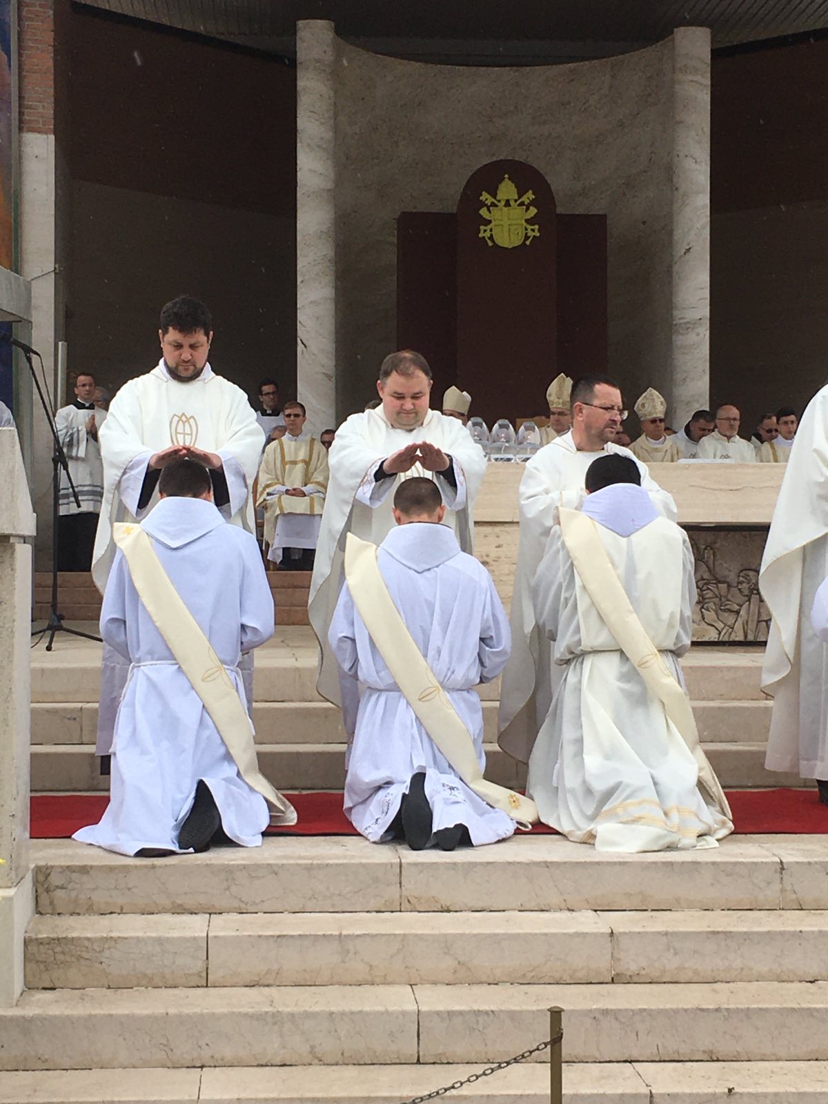 PONOS OBITELJI SEDLAR Za svećenika franjevca zaređen je drugi sin, Fra David Sedlar