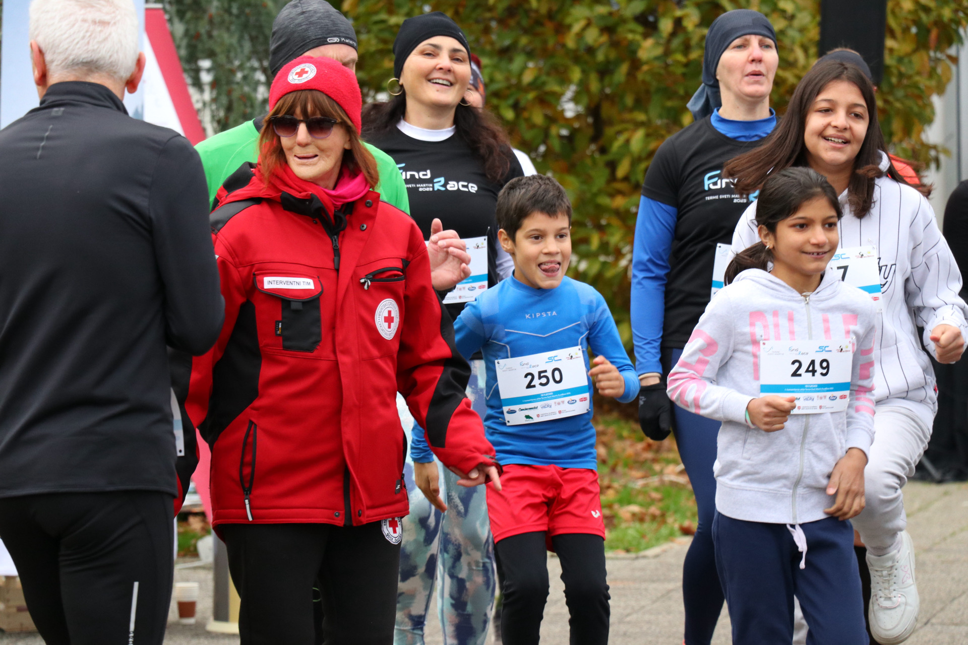 FOTO Trkači su u humanitarnom duhu trčali za udomljenu djecu u Svetom Martinu na Muri