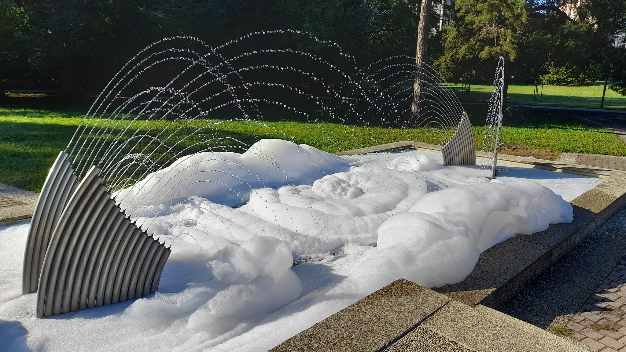 PJENA PARTI Netko je ove noći u čakovečkom parku izlio ‘Jar’ u fontanu